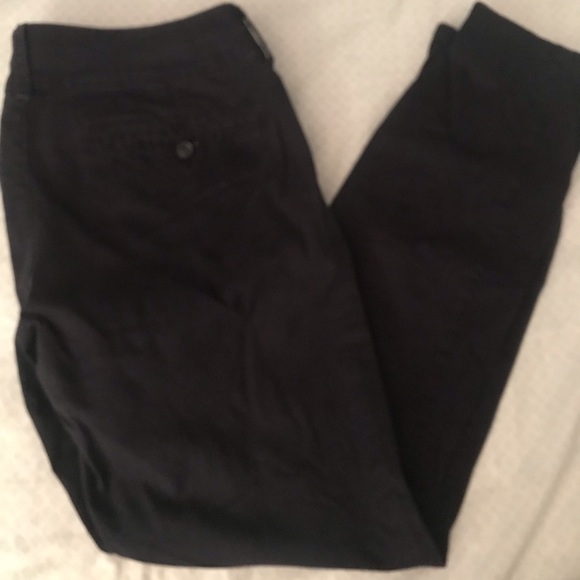 American Eagle Outfitters Pants - Women’s American Eagle Skinny Stretch khaki pants.